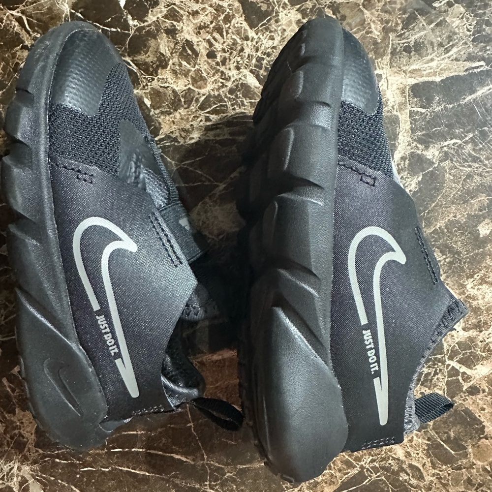 9c Nike flex runner 2 like new!